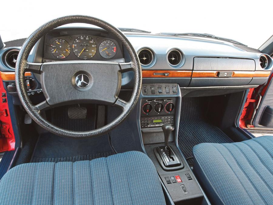  Mercedes-Benz 250 1976 года  (фото 4 из 5)